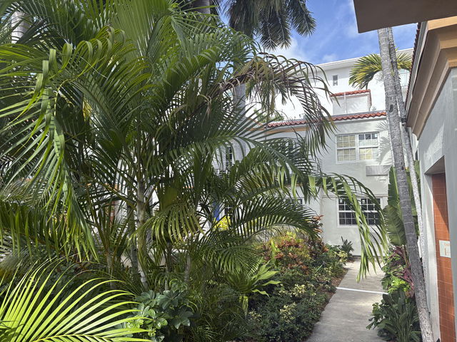 Beachgardens Condo photo 3